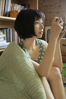 女巨人踩踏